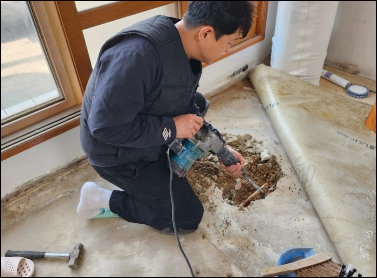 광주북구 누수탐지 실제 현장 - 탐지 결과가 겹친 지점만 필요한 범위로 파쇄했습니다