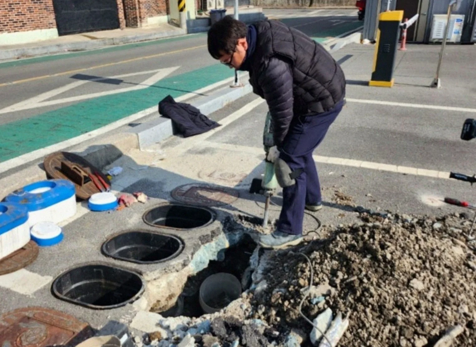 화순 누수탐지 실제 현장 - 두 탐지 결과가 겹친 지점만 굴착했습니다
